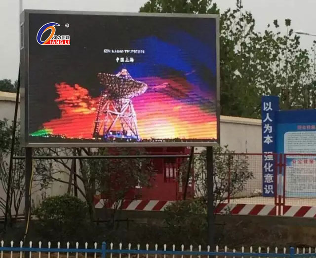 咸宁光谷会展中心项目部户外P6全彩显示屏
